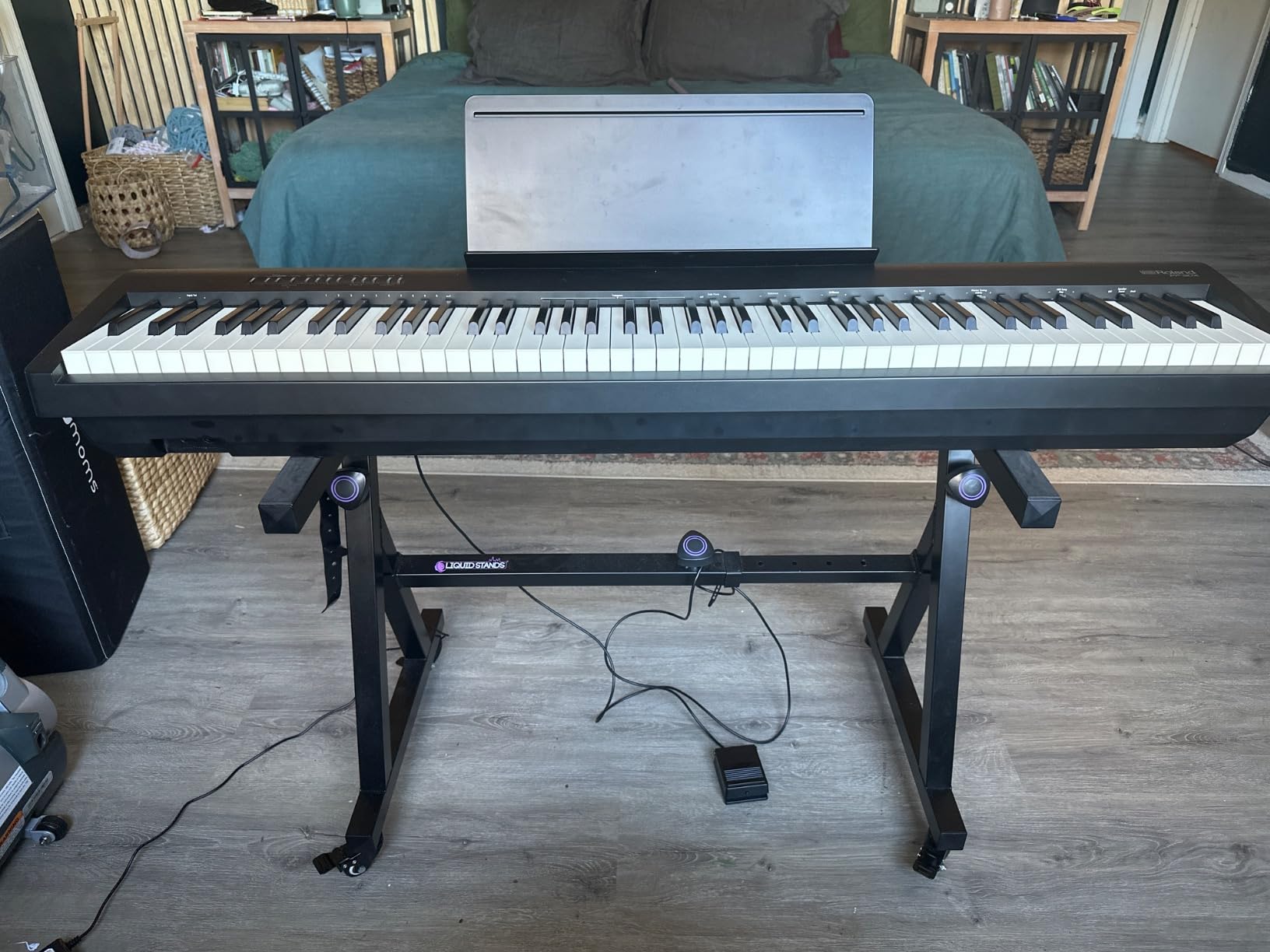 Liquid Stands Keyboard Stand w/ Wheels - Black Z Style Adjustable & Portable Professional Heavy Duty Digital Piano Stand - Fits 54-88 Key Electric Pianos customer photo 1