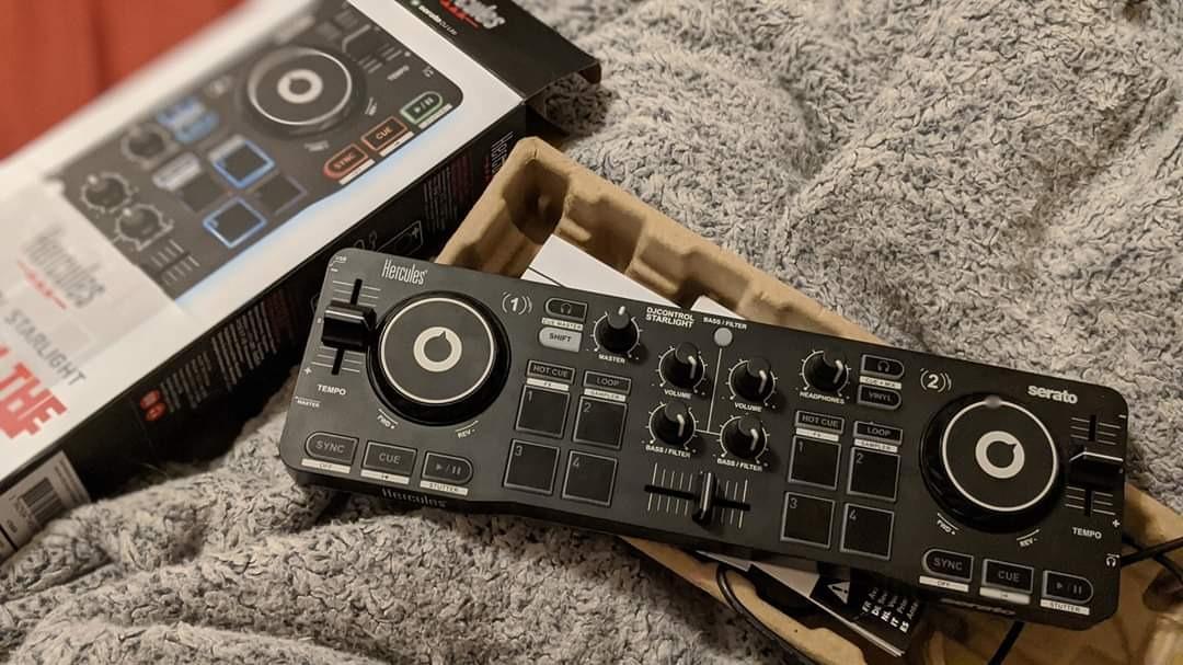 Hercules DJControl Starlight | Pocket USB DJ Controller with Serato DJ Lite, Touch-Sensitive Jog Wheels, Built-in Sound Card and Built-in Light Show customer photo 2