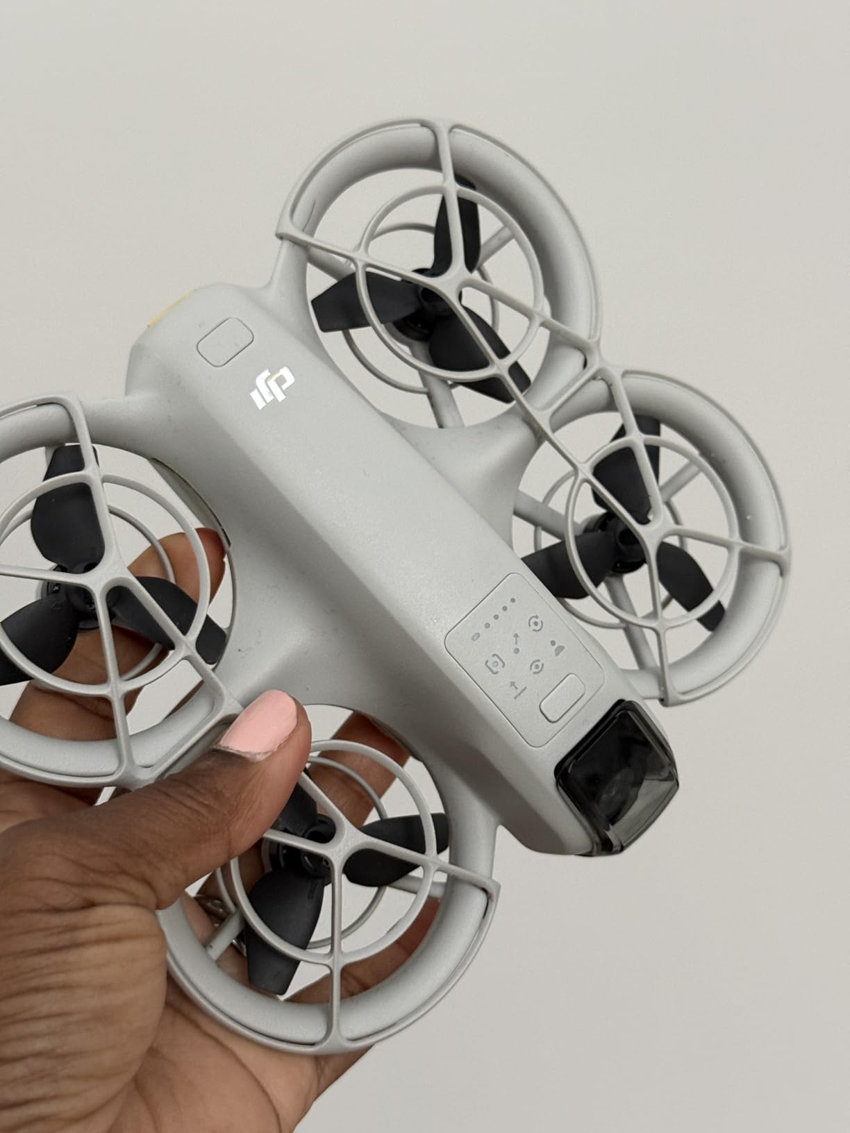 DJI Neo, Mini Drone with 4K UHD Camera for Adults, 135g Self Flying Drone that Follows You, Palm Takeoff, Subject Tracking, QuickShots, Stabilized Video, Built-In Propeller Guard (Controller-Free) customer photo 1