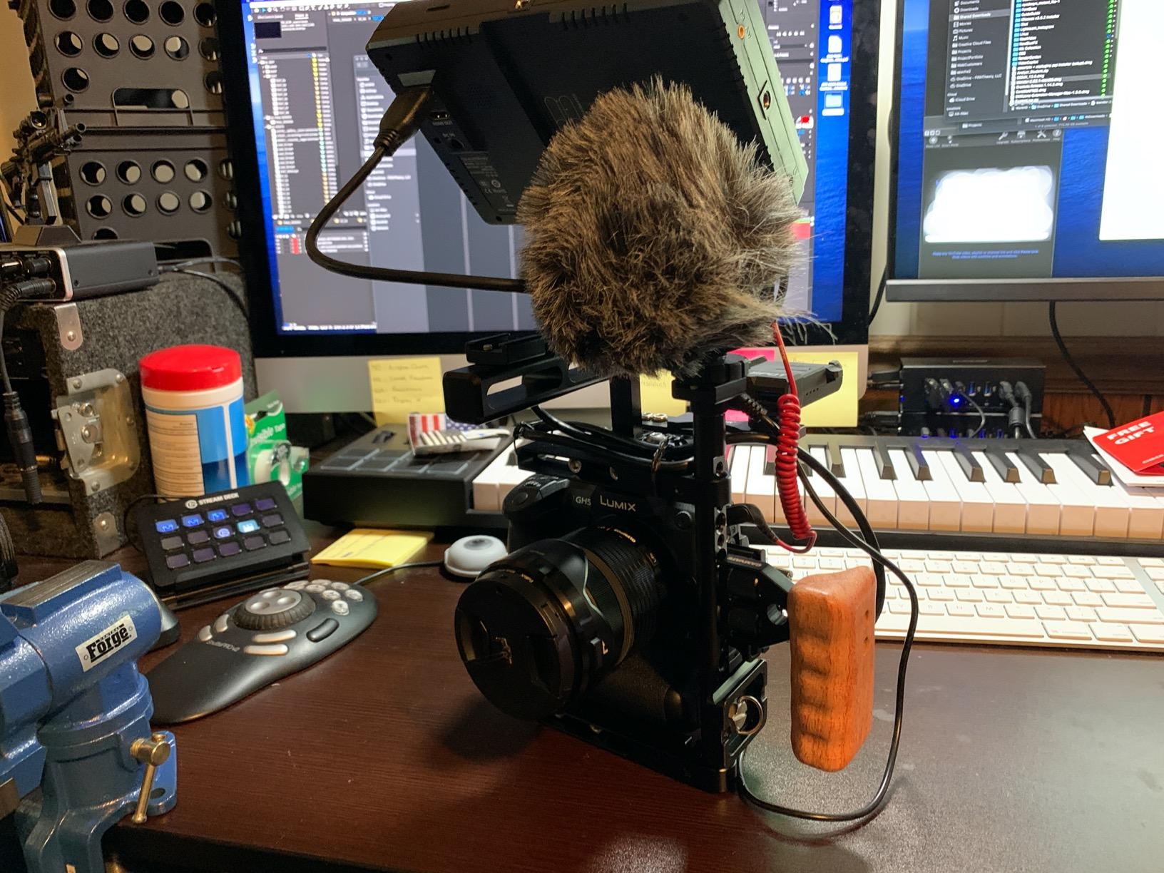 CAMVATE Basic Camera Cage Rig with Top Handle Universal Use - 1897 customer photo 1