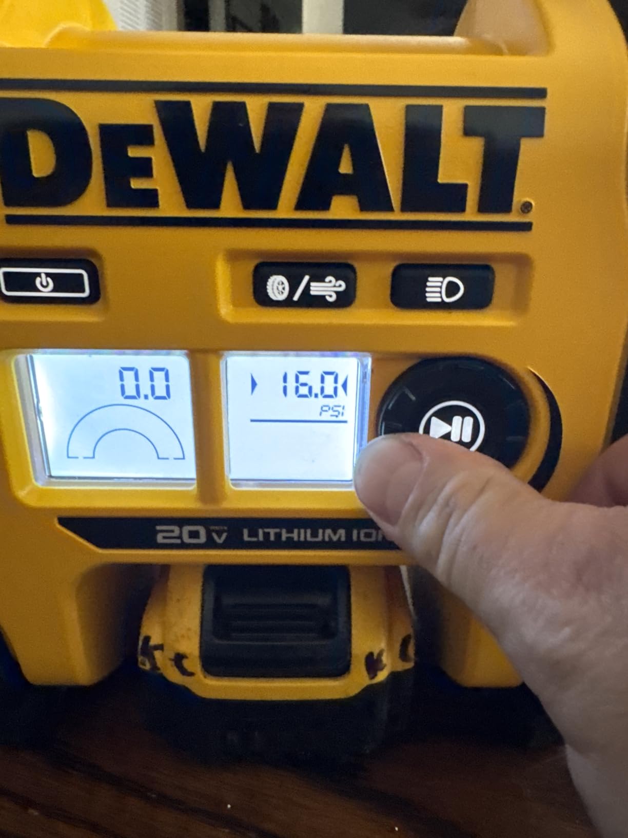 DEWALT Tire Inflator Portable Air Compressor 20V MAX, Car Air Pump with Automatic Shut Off, LED Light, Tool Only (DCC020IB) customer photo 1
