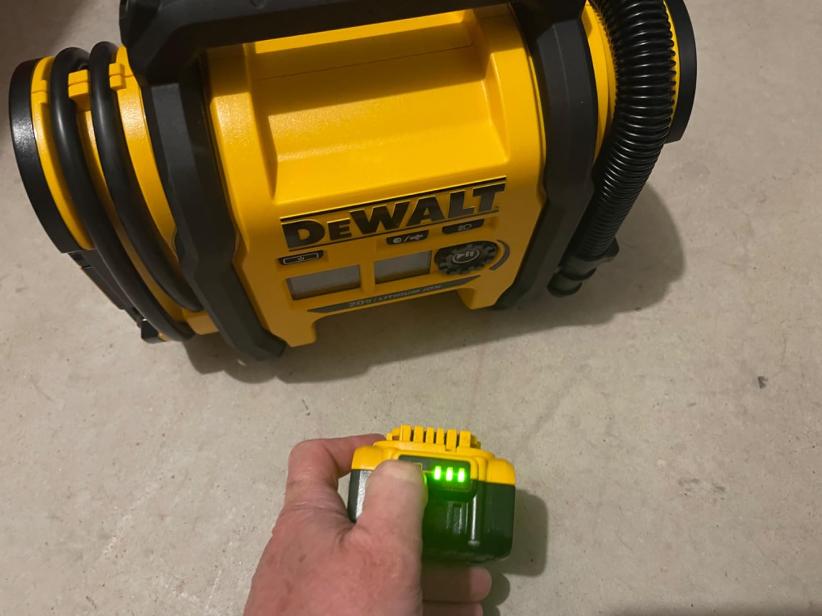 DEWALT Tire Inflator Portable Air Compressor 20V MAX, Car Air Pump with Automatic Shut Off, LED Light, Tool Only (DCC020IB) customer photo 2