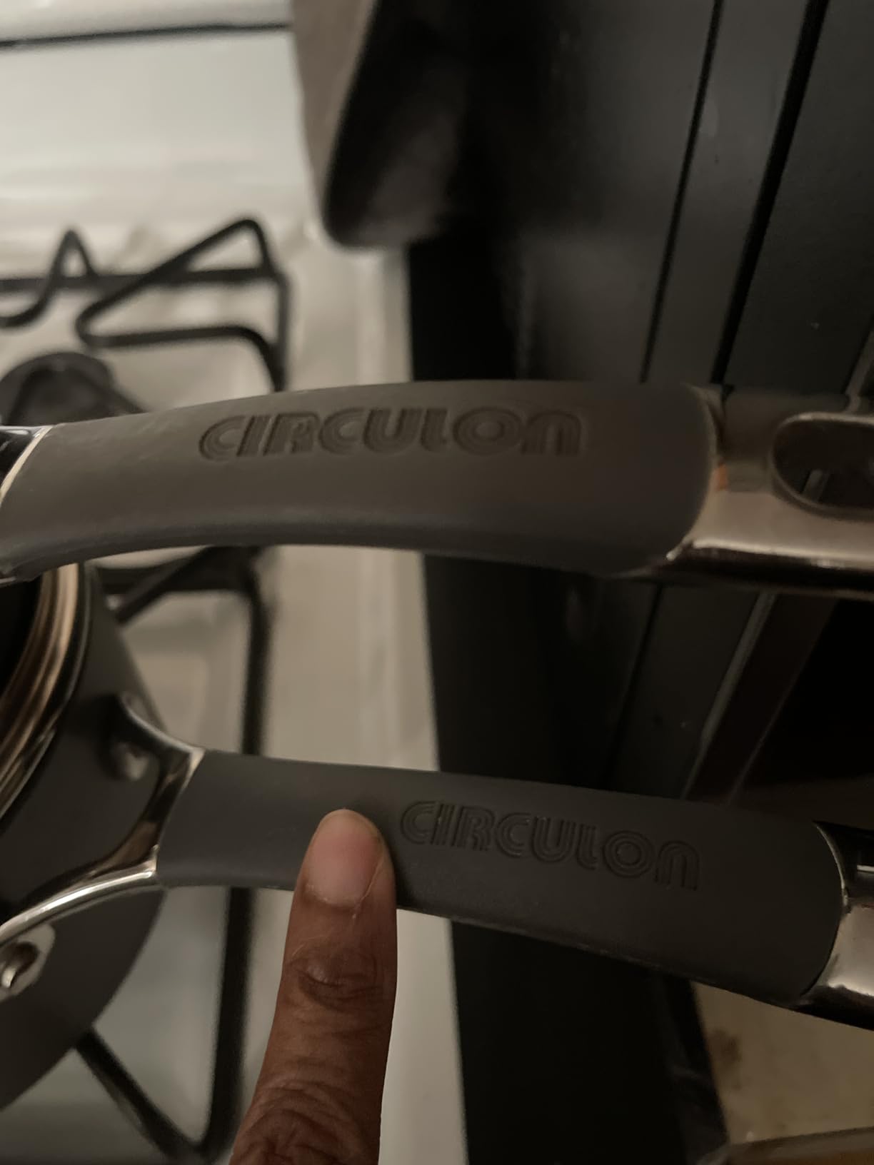 Cuisinel Cast Iron Skillet with Lid - 12 Inch Frying Pan + Glass Cover + Silicone Handle Holder customer photo 2