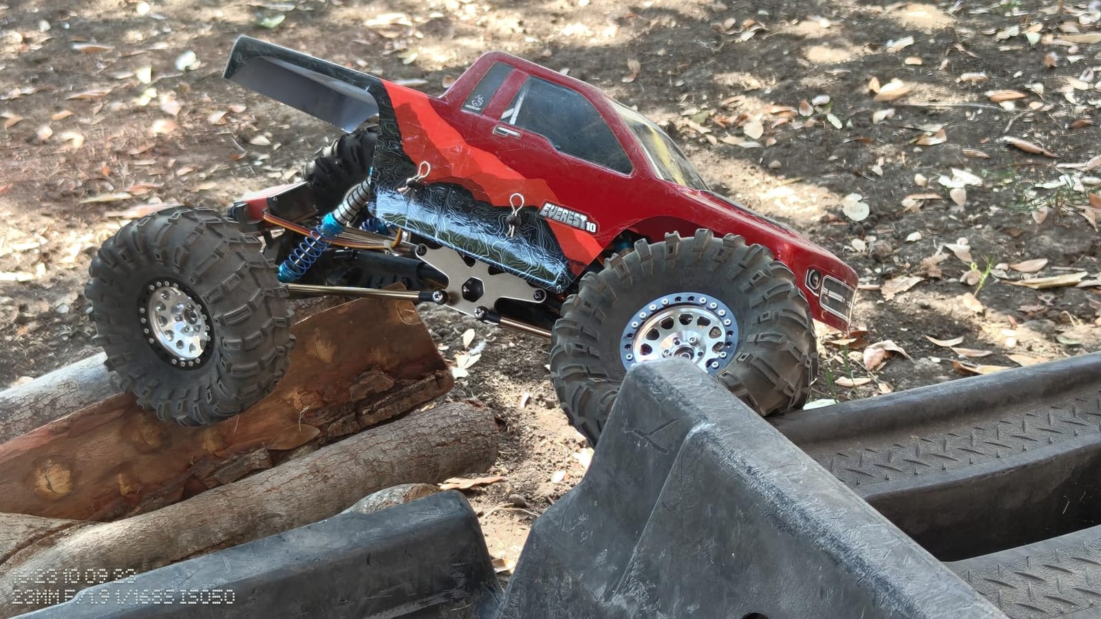 Redcat Racing Everest 10 1/10 Scale Electric RC Rock Crawler, 4WD Shaft Driven RC Truck with Waterproof Electronics, Aluminum Chassis, Beadlock Tires, 2.4GHz RTR with Battery & Charger - Red and Black customer photo 1