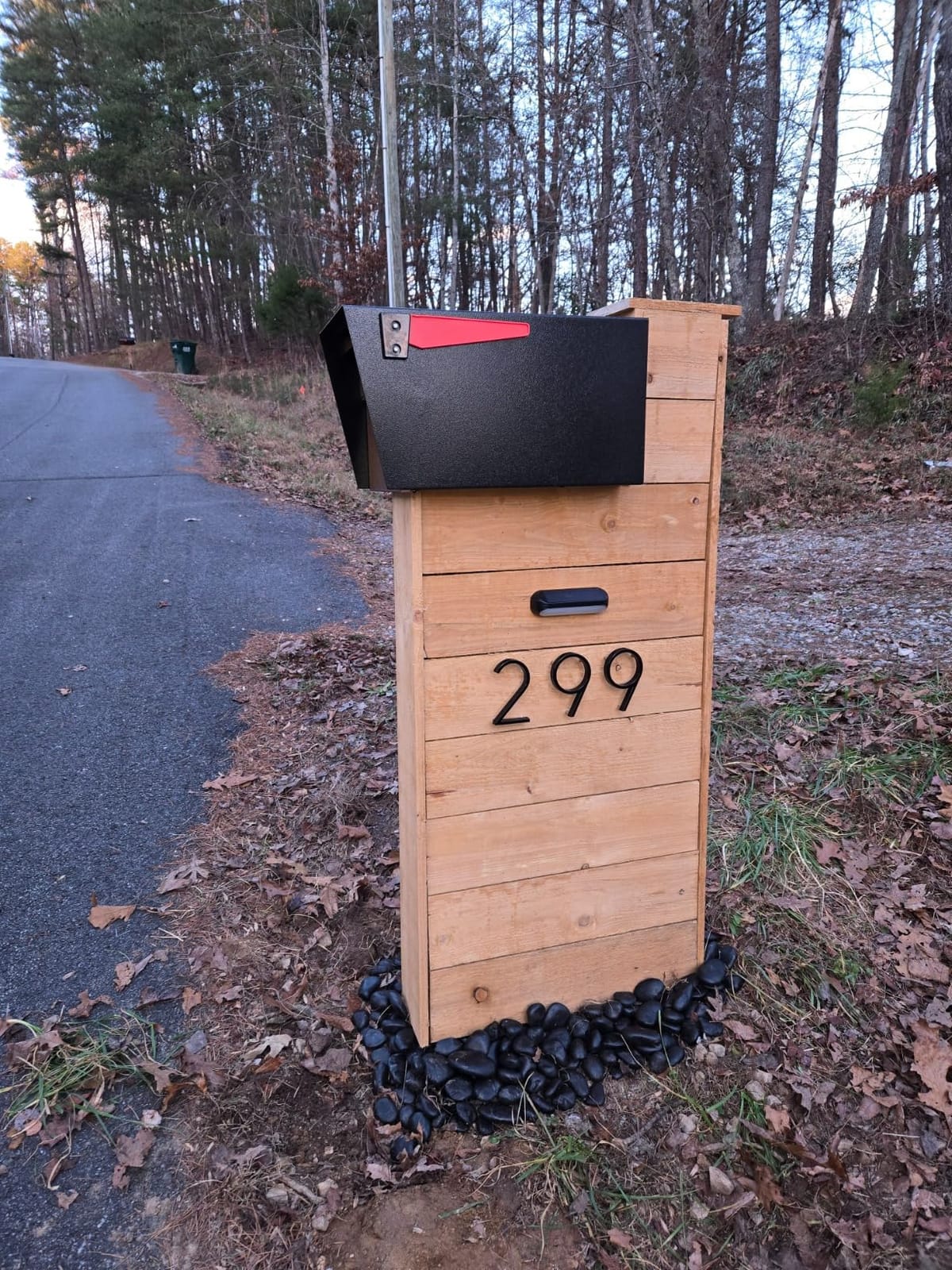 Mail Boss Curbside, Wood Grain 7510 Mail Manager Locking Security Mailbox, Steel, Black customer photo 1