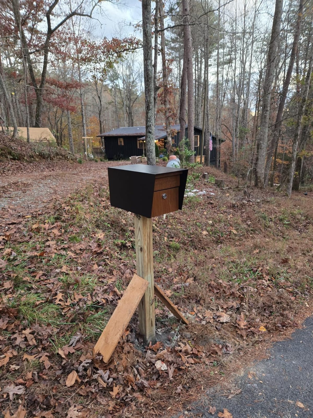 Mail Boss Curbside, Wood Grain 7510 Mail Manager Locking Security Mailbox, Steel, Black customer photo 2