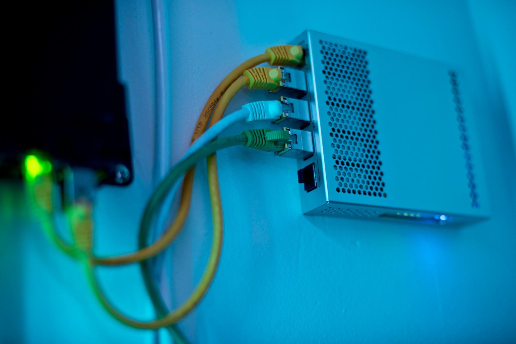 MikroTik CRS305-1G-4S+in 4x 10G SFP+ Desktop Switch, 1x 1G Ethernet customer photo 2