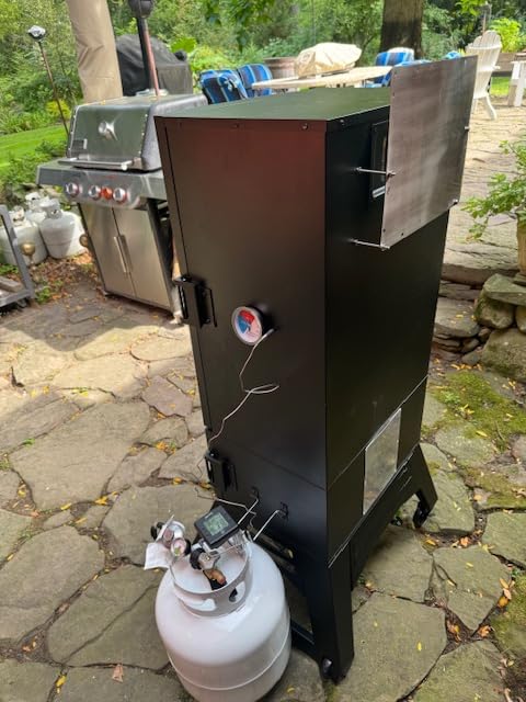 Masterbuilt 40-inch ThermoTemp Propane Gas Vertical BBQ Smoker with Analog Temperature Control and 960 Cooking Square Inches in Black, Model MB20051316 customer photo 2