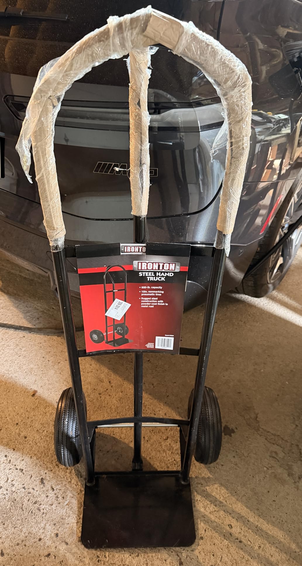 Ironton Steel Hand Truck, 600-Lb. Capacity, 10in. Pneumatic Tires | Heavy-duty frame, P-style handle, 14in. x 8.5in. toe plate, Controlled handling, Smooth travel over uneven floors customer photo 2