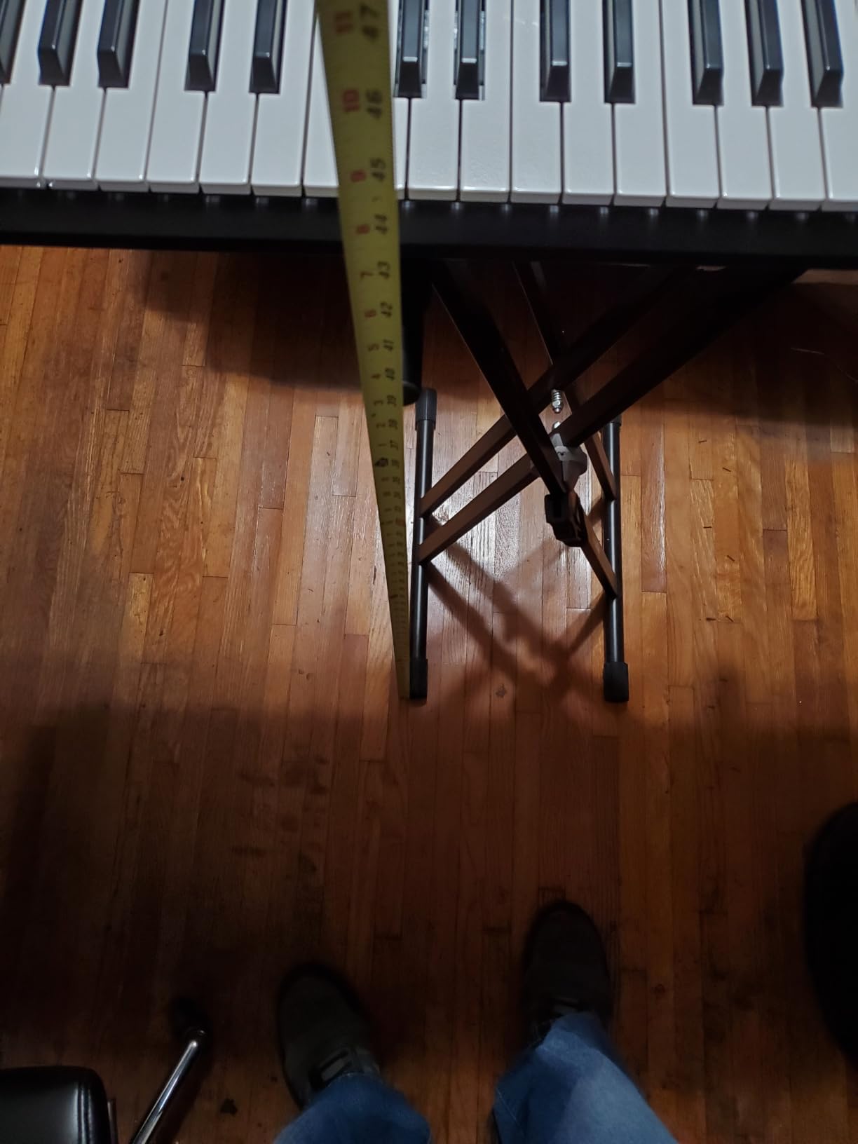 Amazon Basics Fixed Height Keyboard and Piano Stand, Z-Shape, Black, For Compact Space, Carpet Stability & More Legroom customer photo 2