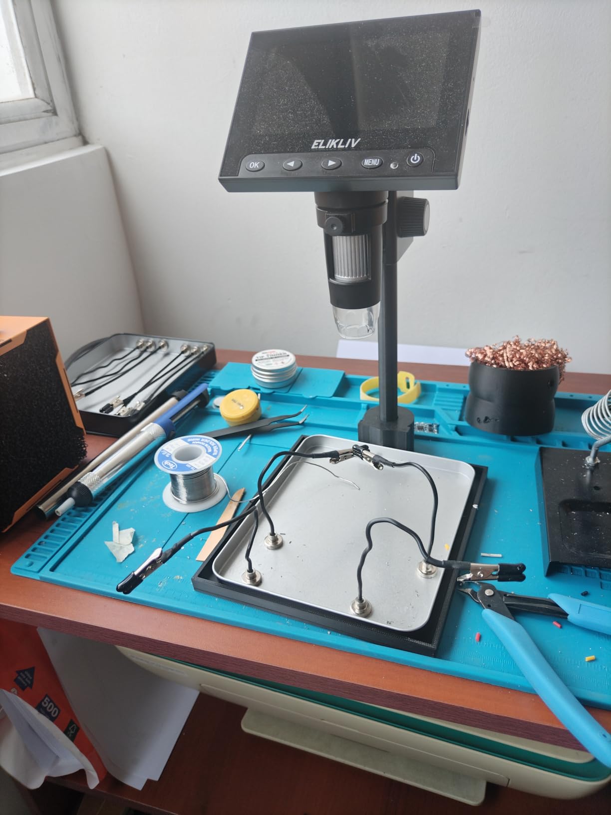 Elikliv Microscope, LCD Digital Coin Microscope 1000x, Coin Magnifier with 8 Adjustable LED Lights, PC View Compatible with Windows/MacBook, EDM4, 4.3-Inch customer photo 2