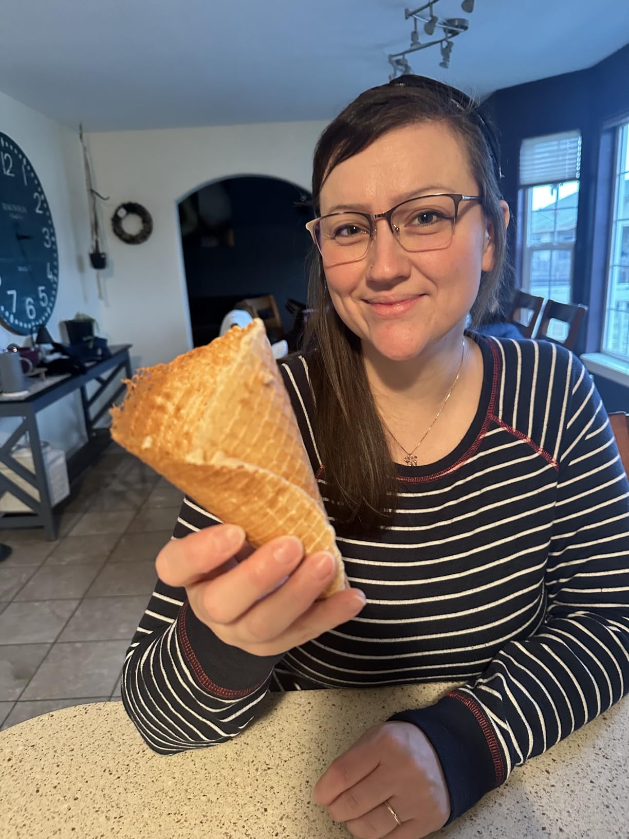 Dyna-Living Waffle Cone Maker Commercial Ice Cream Waffle Cone Machine customer photo 1