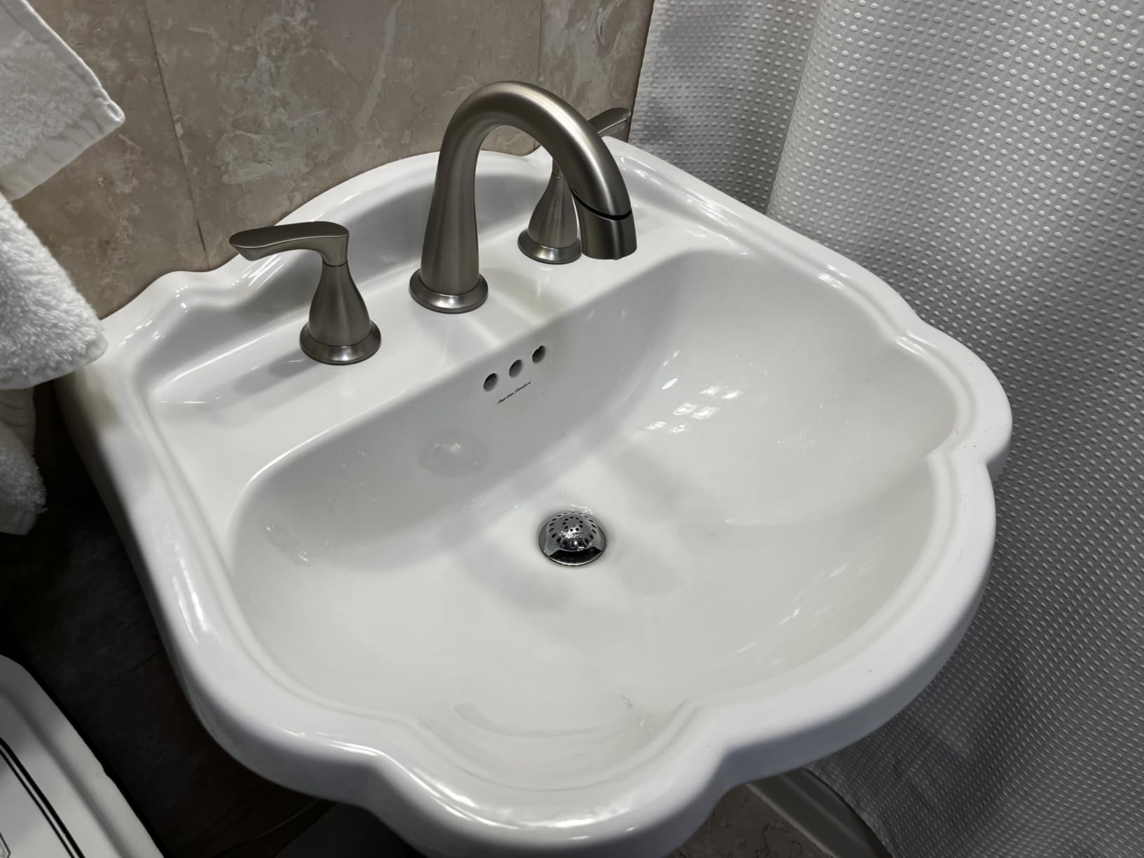 Delta Broadmoor Brushed Nickel Bathroom Faucet with Sprayer, 8 Inch 3 Hole Widespread Bathroom Sink Faucet with Pull Out Sprayer, Push-Pop Drain, SpotShield Stainless 35765LF-SPPD customer photo 1