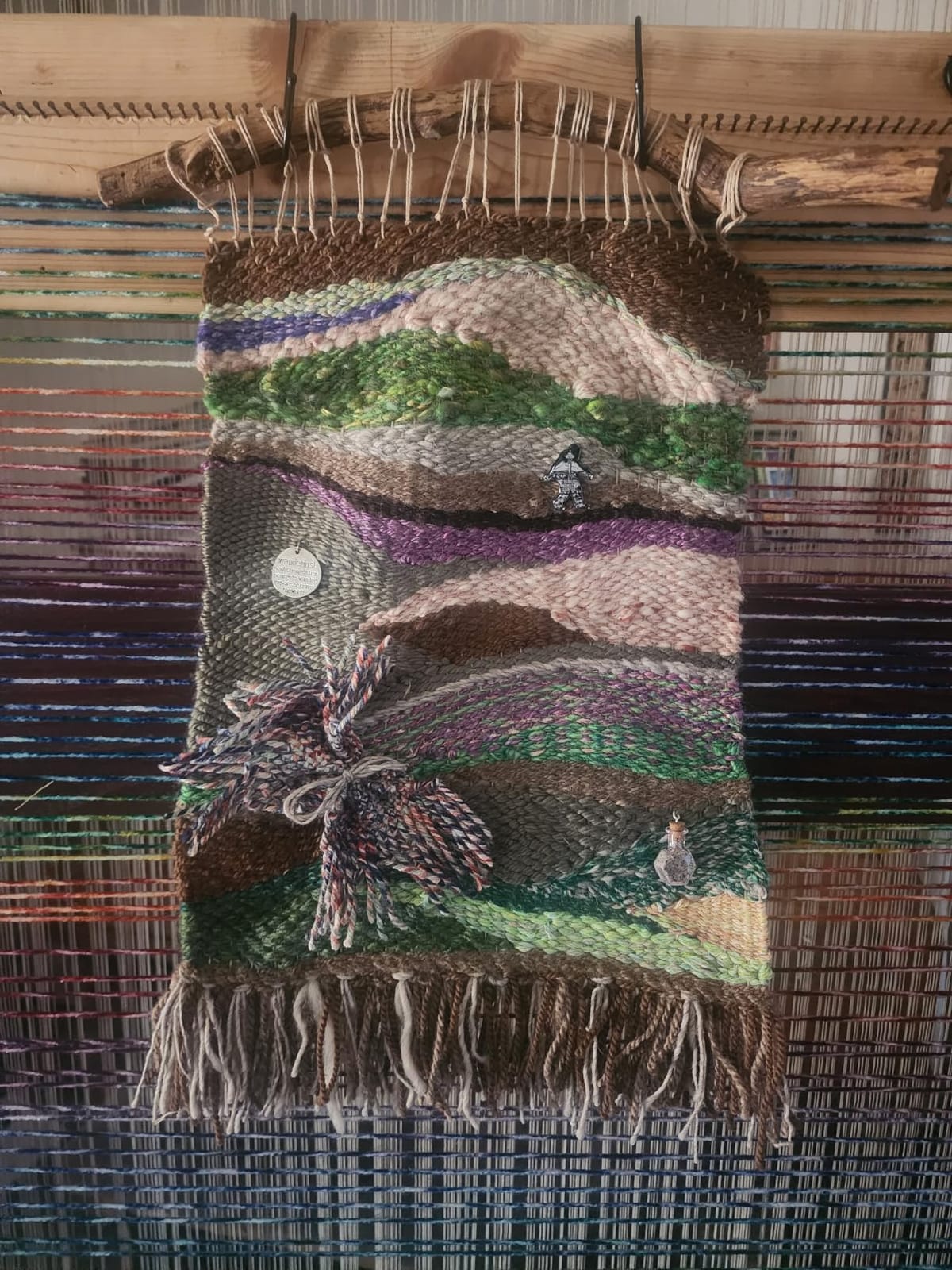 Melissa & Doug Wooden Multi-Craft Weaving Loom: Extra-Large Frame (22.75 x 16.5 inches) customer photo 2