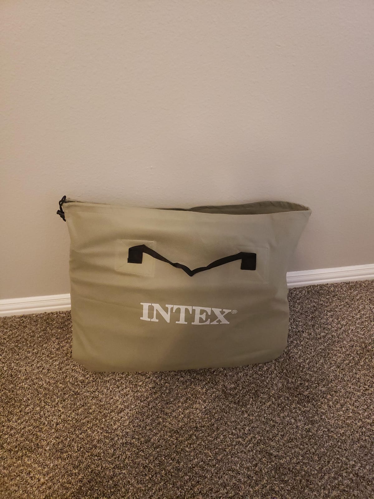 Intex Dura-Beam Series Essential Rest Airbed with Internal Electric Pump, Bed Height 18