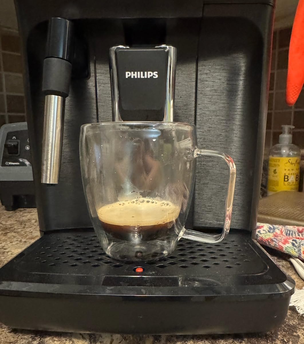 Philips 2200 Series Fully Automatic Espresso Machine, Classic Milk Frother, 2 Coffee Varieties, Intuitive Touch Display, 100% Ceramic Grinder, AquaClean Filter, Aroma Seal, Black (EP2220/14) customer photo 1