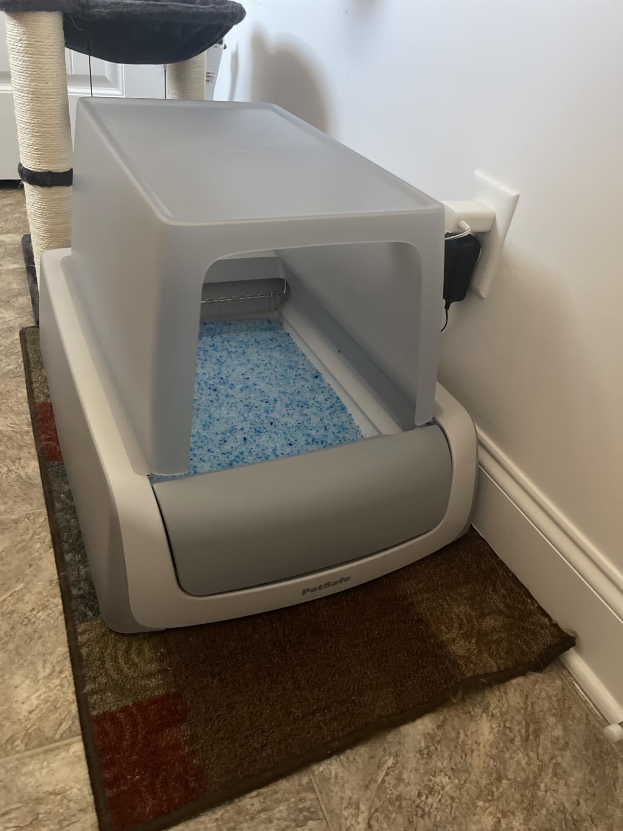 PetSafe ScoopFree Crystal Pro Legacy Self-Cleaning Litter Box, Uncovered | Hands-Free Automatic Cleaning, Advanced Odor Control, Health Counter Display, Includes 1 Disposable Crystal Litter Tray customer photo 2