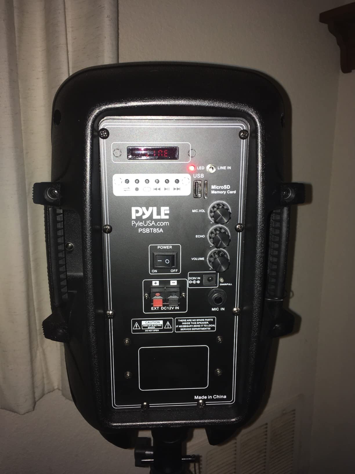 Pyle PSBT105A - 1000W Portable Bluetooth PA Speaker, 10'' Subwoofer, UHF Wireless Mic, MP3/USB/SD, Rechargeable Battery, LED Battery Indicator Lights, Black customer photo 2