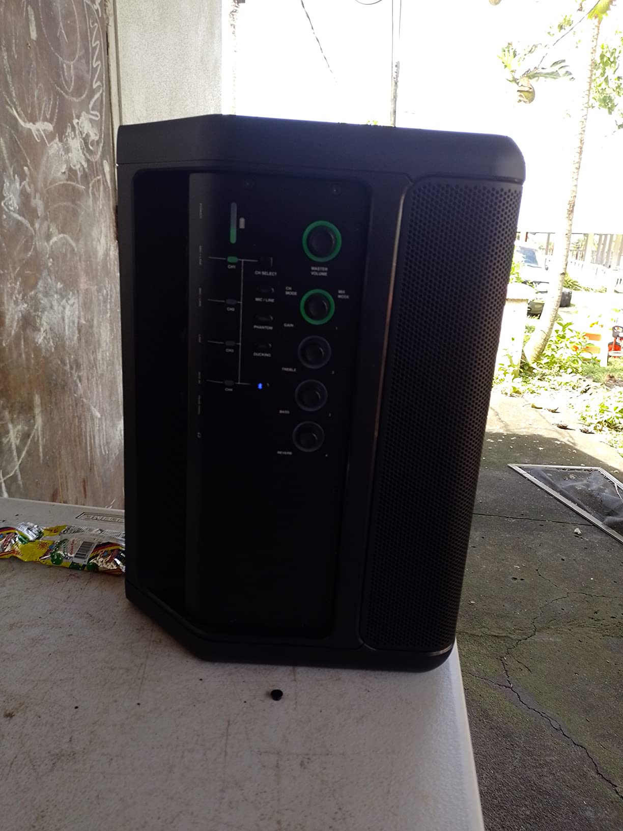 JBL Professional EON ONE Compact Ultra-Portable Battery Powered Wireless PA Speaker System with Bluetooth, Professional 4-Channel Mixer, and Lexicon Effects. Black customer photo 2