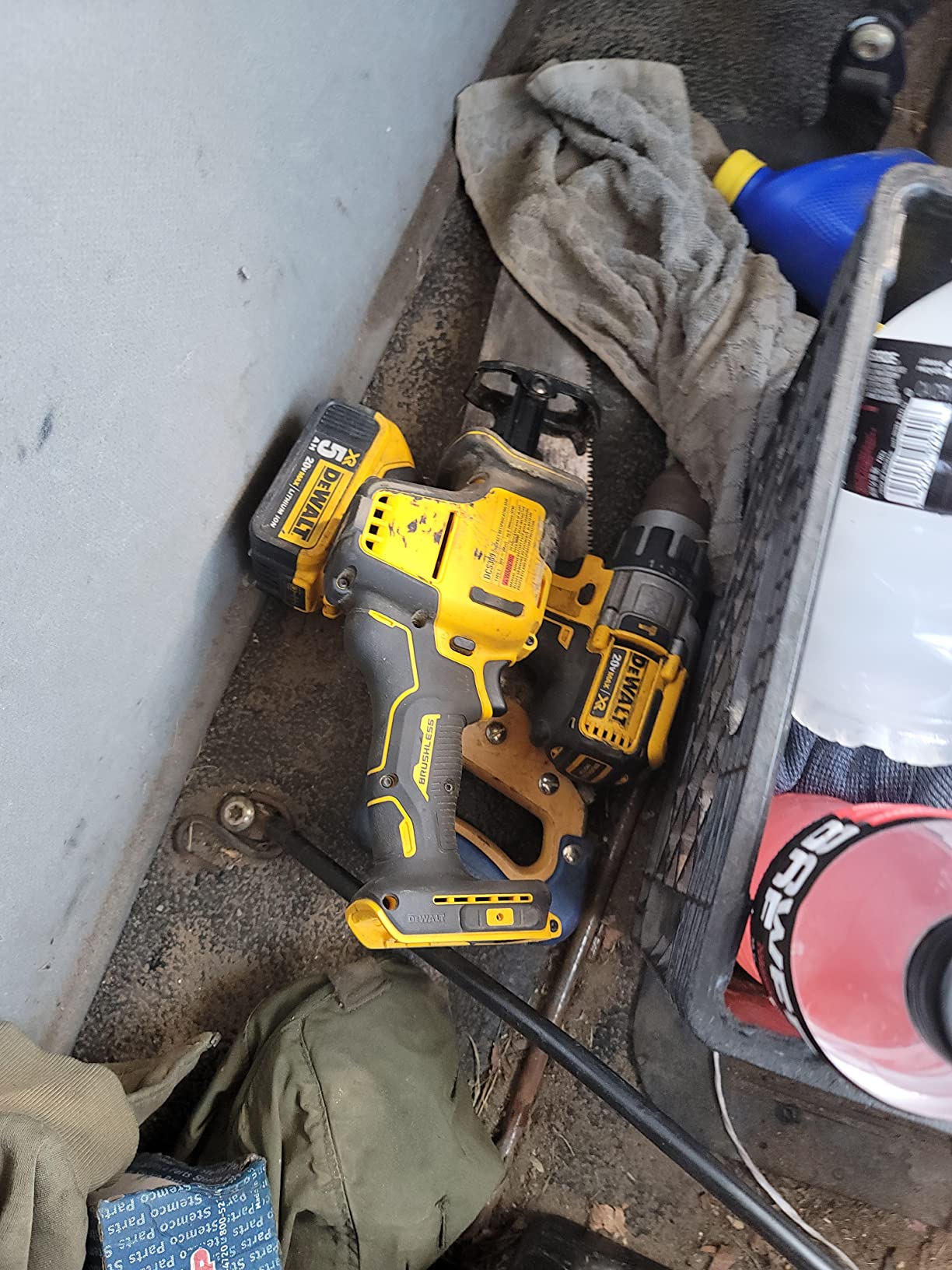DEWALT ATOMIC 20V MAX* Reciprocating Saw, One-Handed, Cordless, Tool Only (DCS369B) customer photo 1