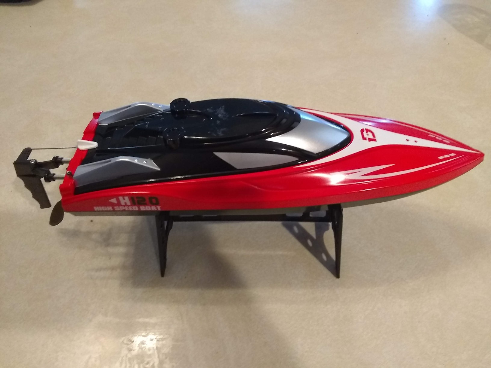 DEERC H120 Fast RC Boat for Pools and Lakes, 2.4 GHz 20+ MPH Racing Boats for Kids & Adults customer photo 2