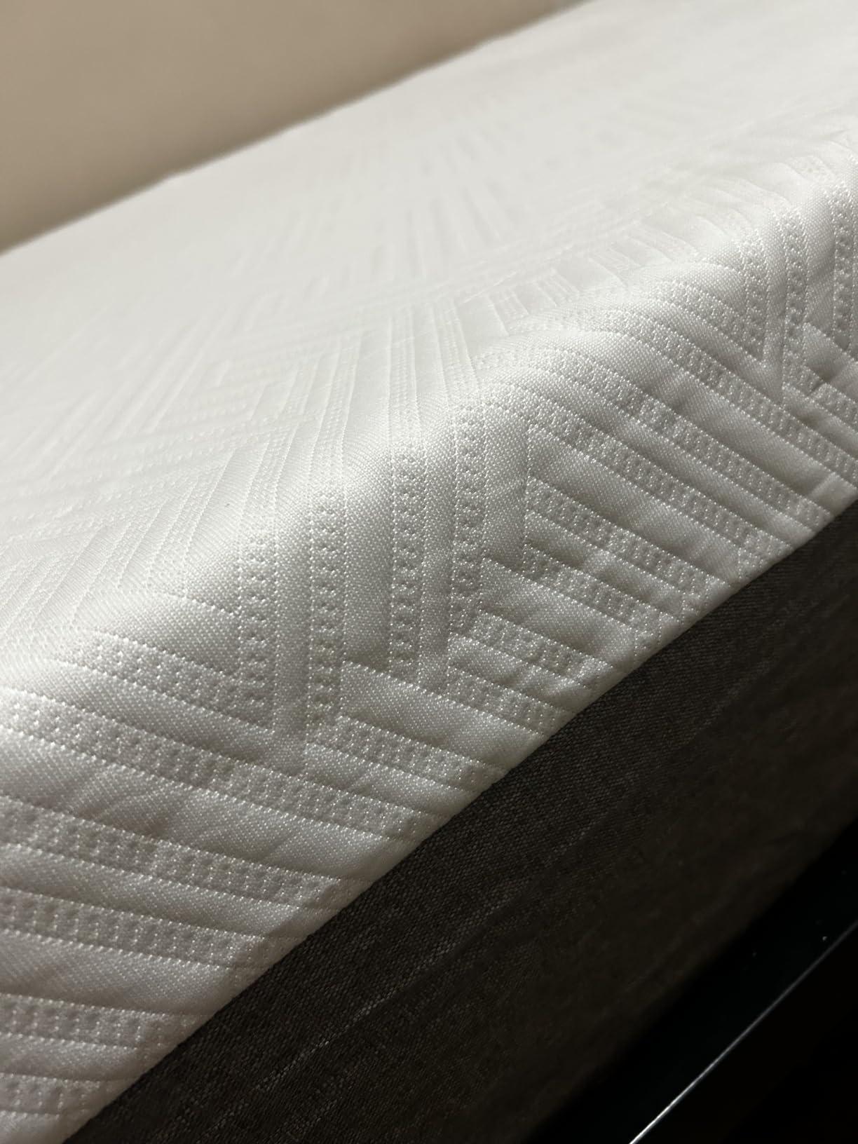 Novilla Bliss Queen Size Mattress, 12 Inch Gel Memory Foam Mattress Queen | Cool Night Sleep & Pressure Relief, Support Foam for Spine Alignment & Motion Isolation, Medium Plush Feel customer photo 1