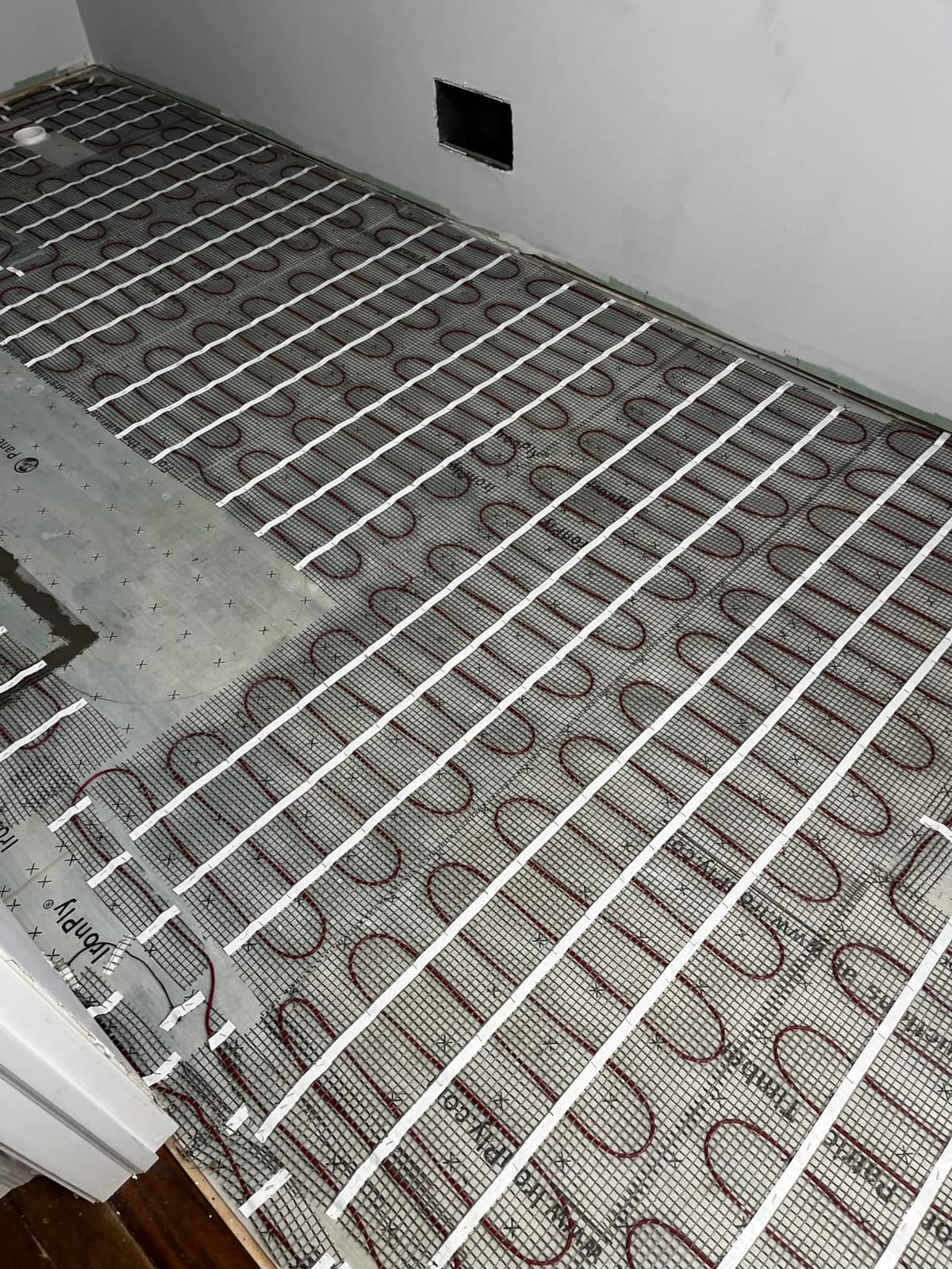 LuxHeat 100 sqft Radiant Floor Heating System w/Touch Prog Thermostat 120V | 20in x 61.0ft Self-adhesive Mat, Alarm, UDG4 7-Day Prog T/Stat w/ GFCI, Sensor | Heated Floors For Bathroom, Tile, & More customer photo 1