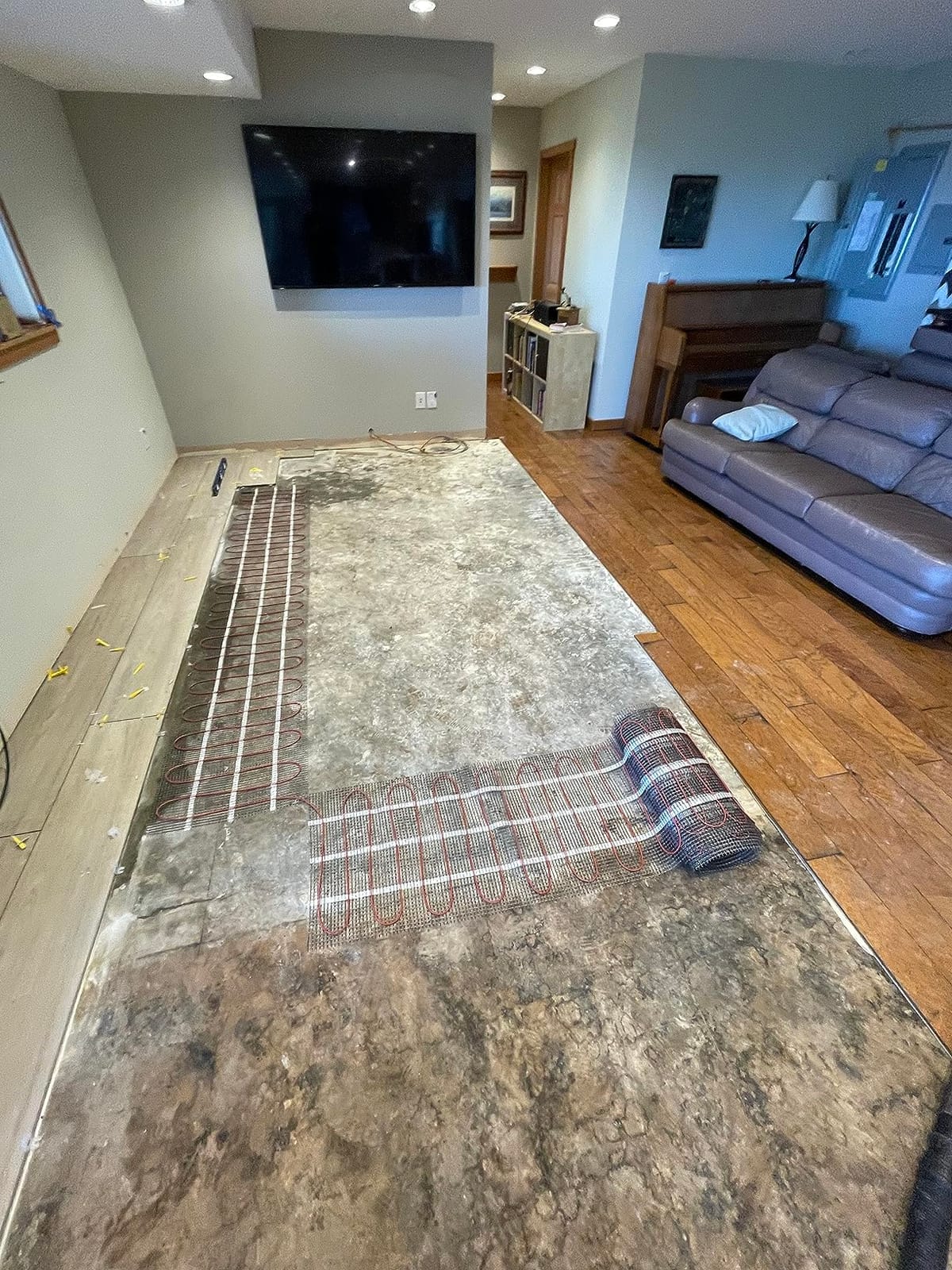 LuxHeat 100 sqft Radiant Floor Heating System w/Touch Prog Thermostat 120V | 20in x 61.0ft Self-adhesive Mat, Alarm, UDG4 7-Day Prog T/Stat w/ GFCI, Sensor | Heated Floors For Bathroom, Tile, & More customer photo 2