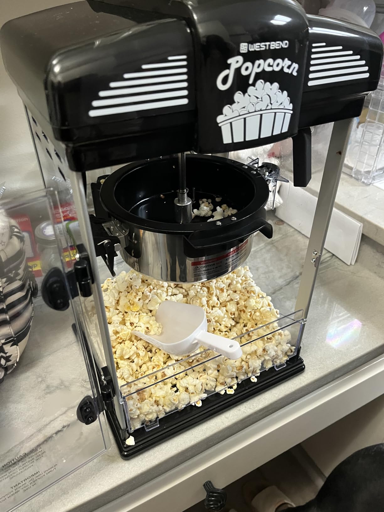 West Bend Stir Crazy Movie Theater Popcorn Popper, Gourmet Popcorn Maker Machine with Nonstick Popcorn Kettle, Measuring Tool and Popcorn Scoop, 4 Qt., Black customer photo 1