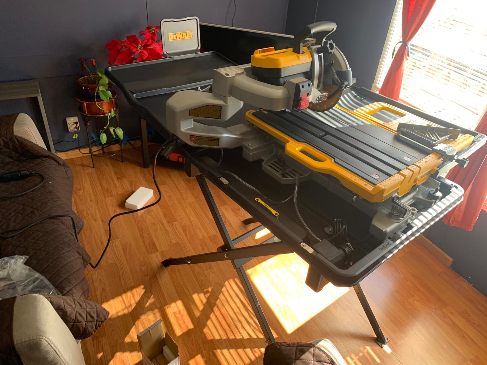 DEWALT Wet Tile Saw with Stand, 10 Inch, 15-Amp, 1,220 MWO, Corded (D36000S) customer photo 2