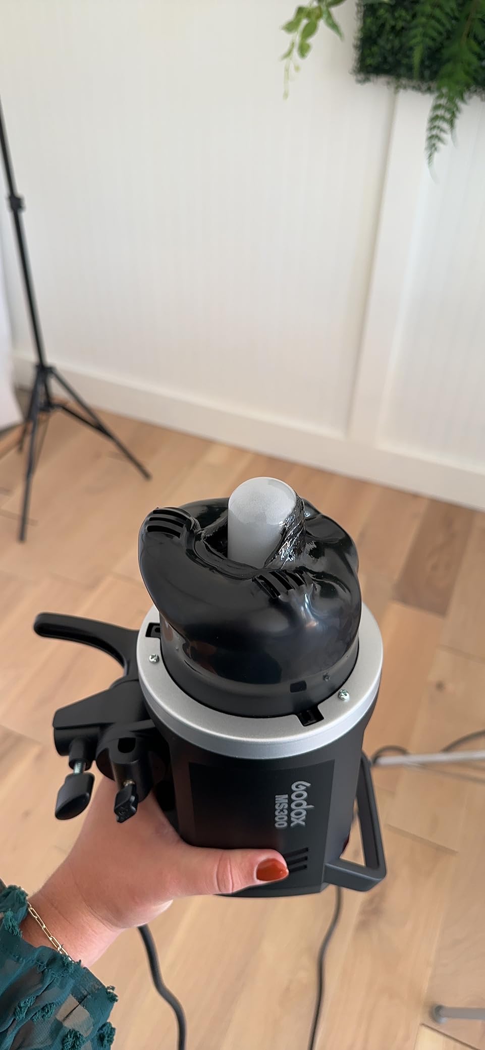 Godox MS300 Compact Studio Flash 300W 2.4G Wireless Monolight with 150W Modeling Lamp,Outstanding Power Output Stability,Anti-Preflash,Bowens Mount,5600±200K CCT,0.1~1.8S Recycle Time with LED Modeling Lamp for Studio, Portrait customer photo 1