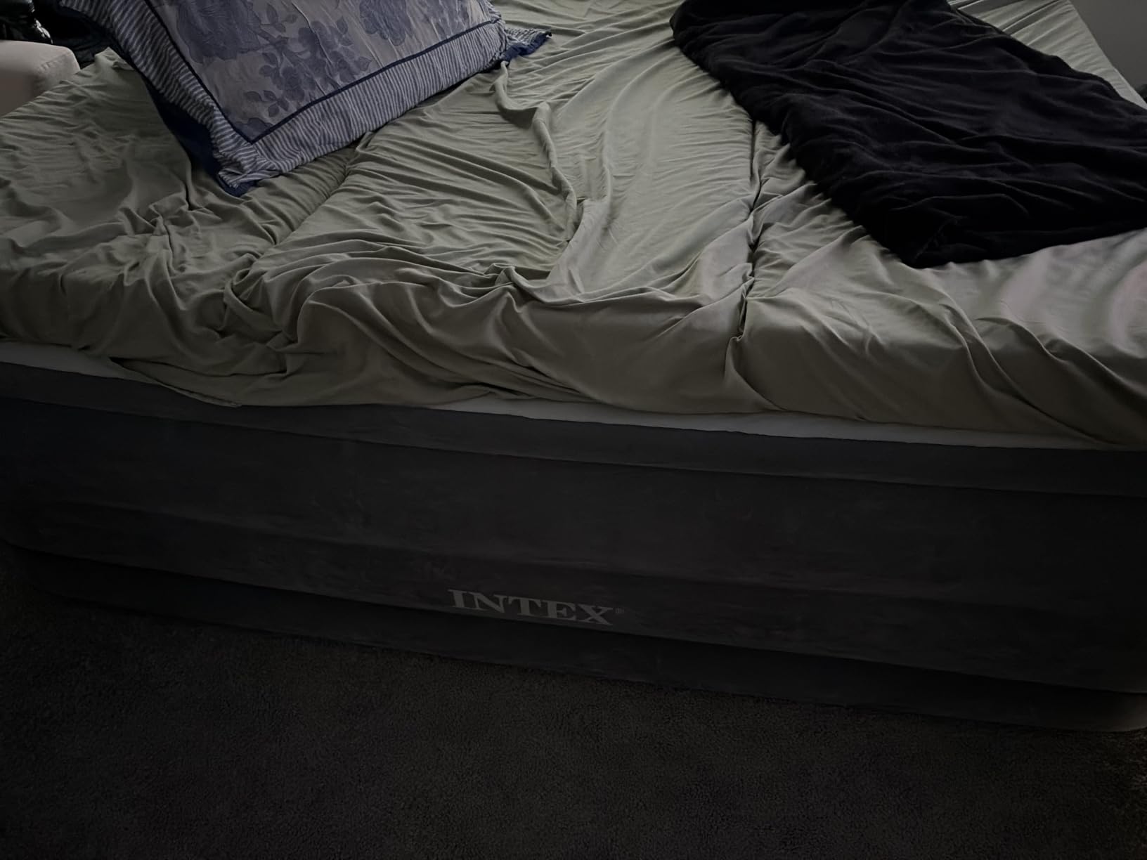 Intex 64417ED 22in Queen Dura-Beam Comfort Plush High-Rise Inflatable Air Mattress with Built in Pump for Travel and Camping, 600lb Weight Capacity customer photo 1