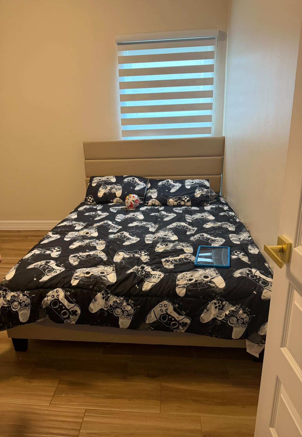 Allewie Queen Size Platform Bed Frame with Fabric Upholstered Headboard, Wooden Slats Support, Fully Upholstered Mattress Foundation, No Box Spring Needed, Easy Assembly, Noise-Free, Dark Grey customer photo 1