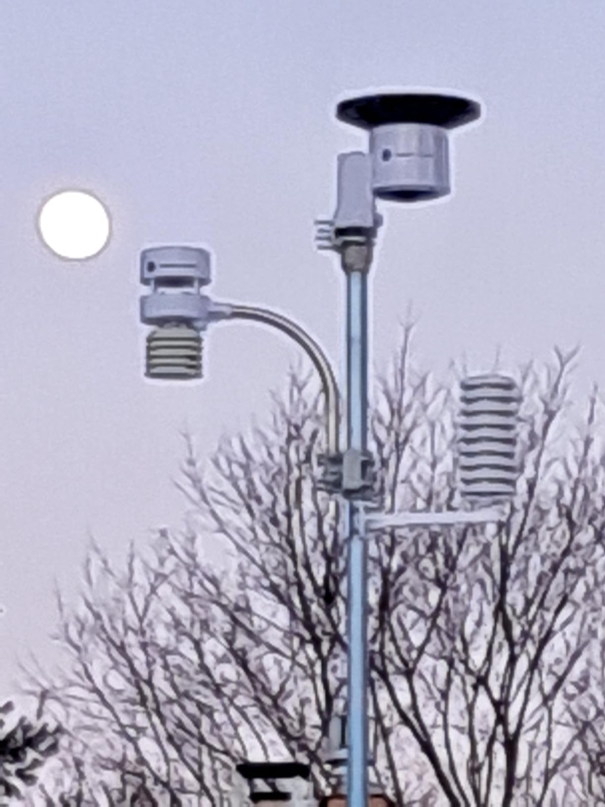 Ambient Weather WS-5000 Ultrasonic Smart Weather Station | With TFT Full Color LCD Display customer photo 2