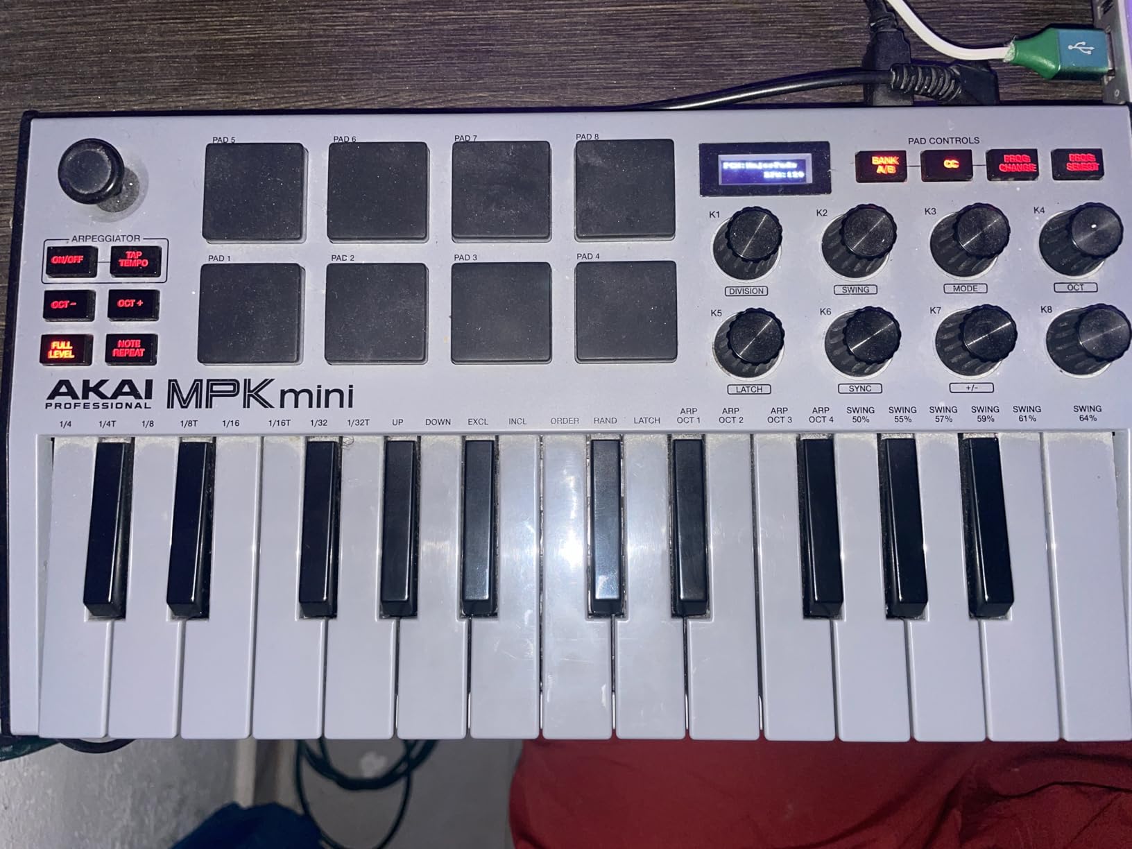 Akai Professional MPK Mini MK3 25-Key USB MIDI Keyboard Controller | Velocity-Sensitive Mini Keys, 8 MPC Pads, 8 Knobs, Software Suite Included, for Beat Makers, Music Producers and Home Studios customer photo 2