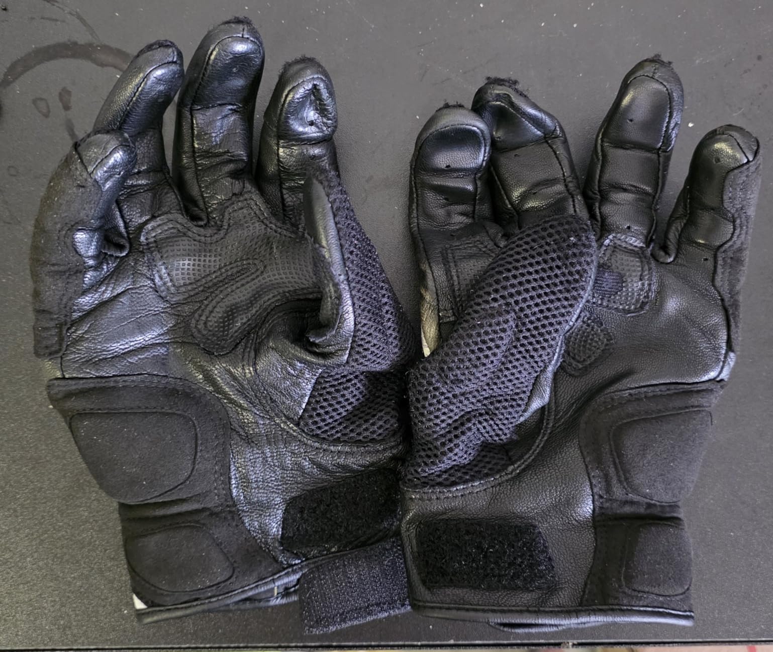 ScorpionEXO Vortex Air Motorcycle Riding Gloves Carbon Fiber Knuckles Touchscreen Compatible customer photo 1