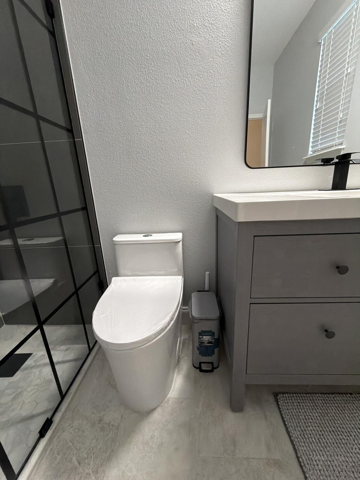 DeerValley Compact One-Piece Toilet 1.28 GPF Single Flush Fully Skirted Bowl with Soft-Close Seat White Space-Saving Elongated Toilets for Small Bathrooms customer photo 2