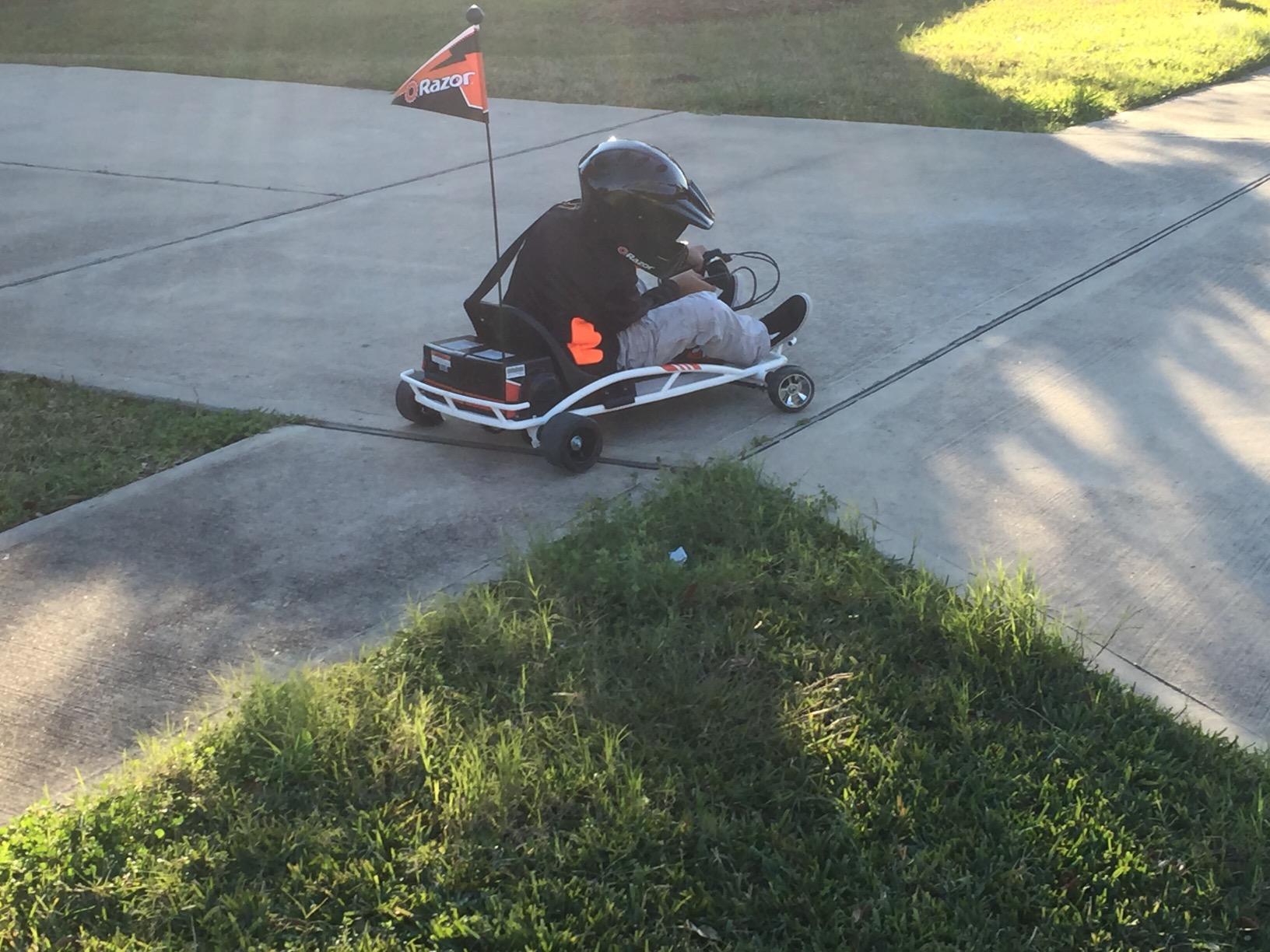 Razor Ground Force One - Electric Go-Kart for Ages 8+, Up to 12 MPH, Up to 40 Minutes of Continuous Use, Variable Speed Throttle, 24V Rechargeable Battery customer photo 1
