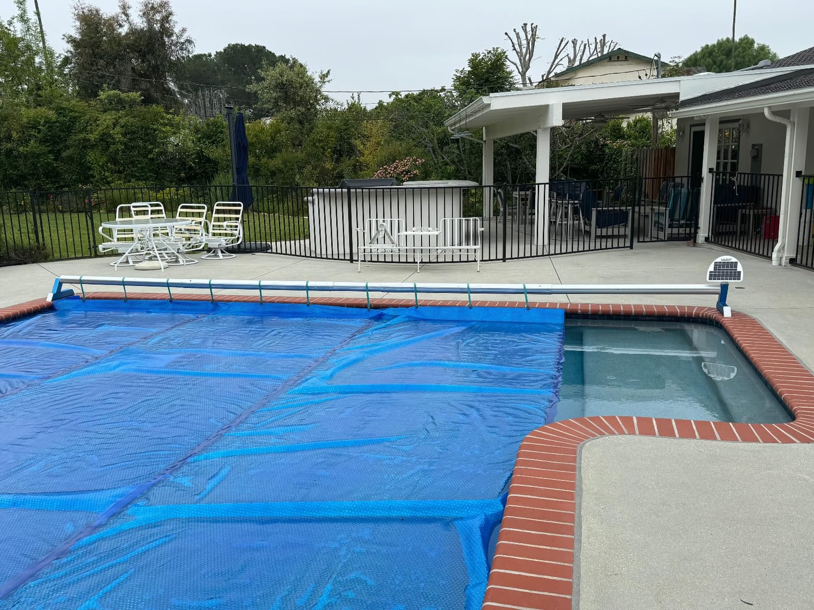 Automatic Motorized Solar Blanket Cover Reel/Roller for Pools up to 20x40' | Solar Battery Powered - Click-of-Button Simple Operation - Suitable for Rectangular Swimming Pools customer photo 2