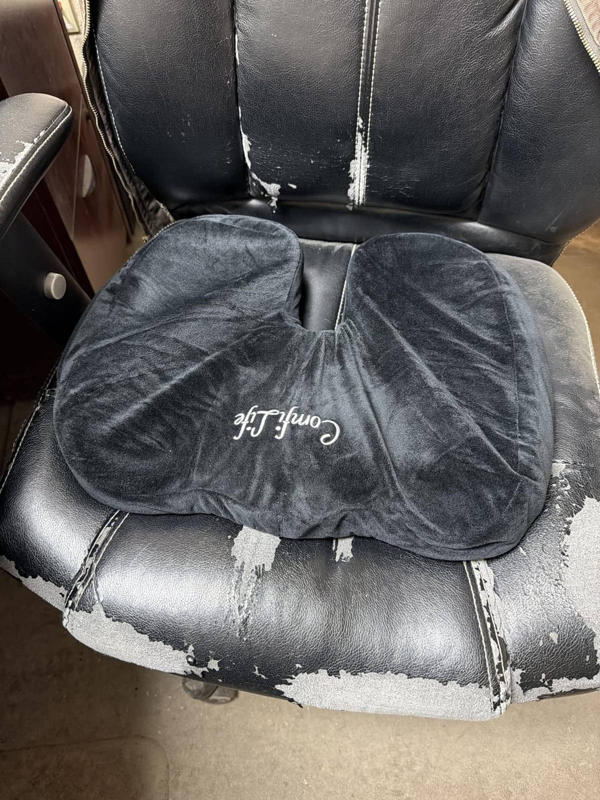 ComfiLife Doctor Recommended Seat Cushion - Premium Gel & Memory Foam Office Chair, Car Seat, Lifting Cushion - Chair Cushions for Back & Sciatica Relief - Seat Cushions for Office & Desk (Black) customer photo 2