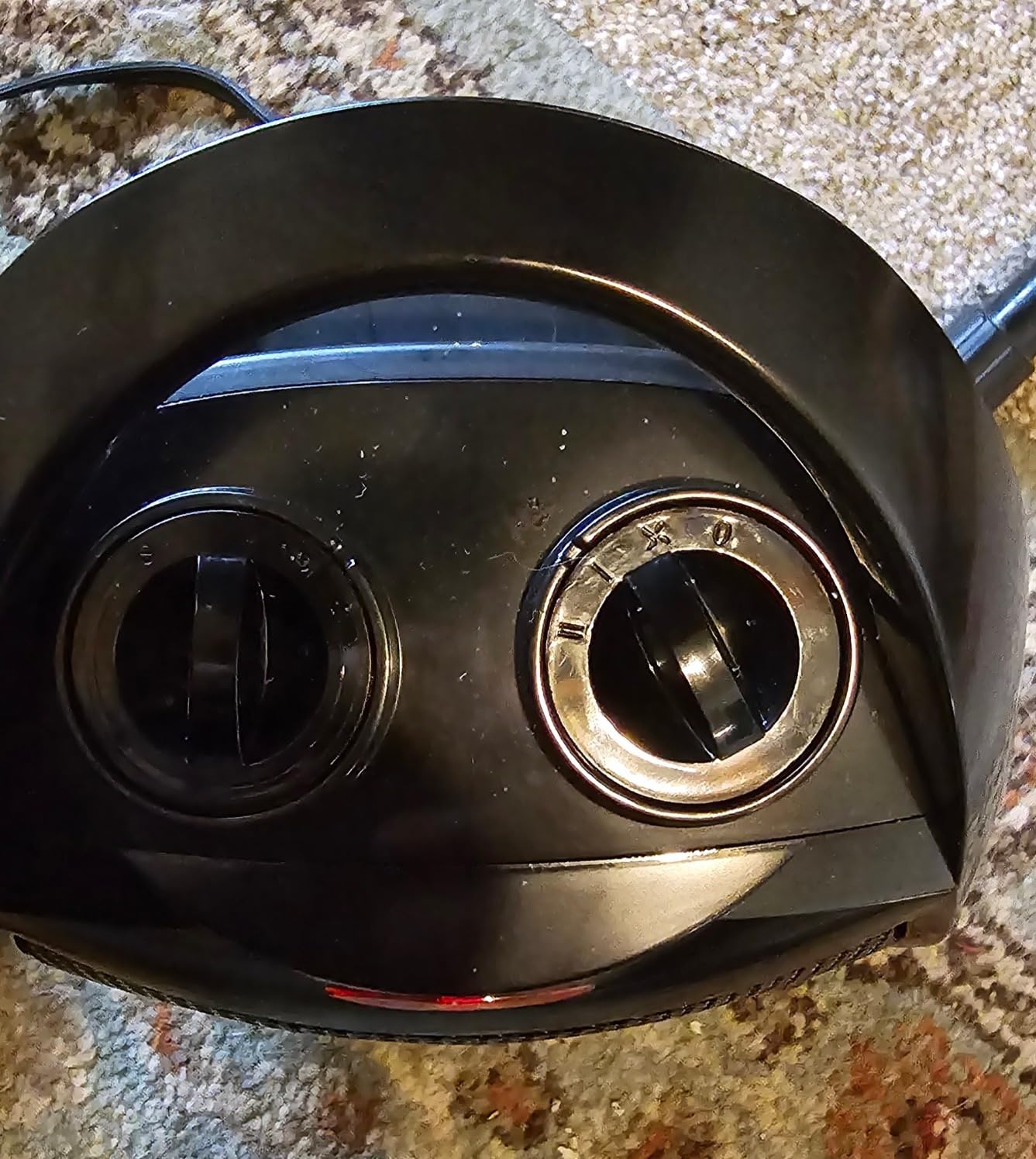 Kismile Small Electric Space Heater Ceramic Space Heater, Portable Heater Fan for Office with Adjustable Thermostat and Overheat Protection ETL Listed for Kitchen, 750W/1500W(Black) customer photo 1
