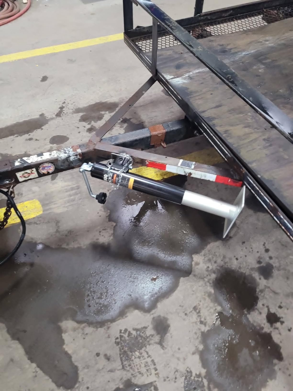 Big RED 2000 LBs Capacity Weld on Pipe Mount Swivel Trailer Jack, ATR39003R customer photo 2
