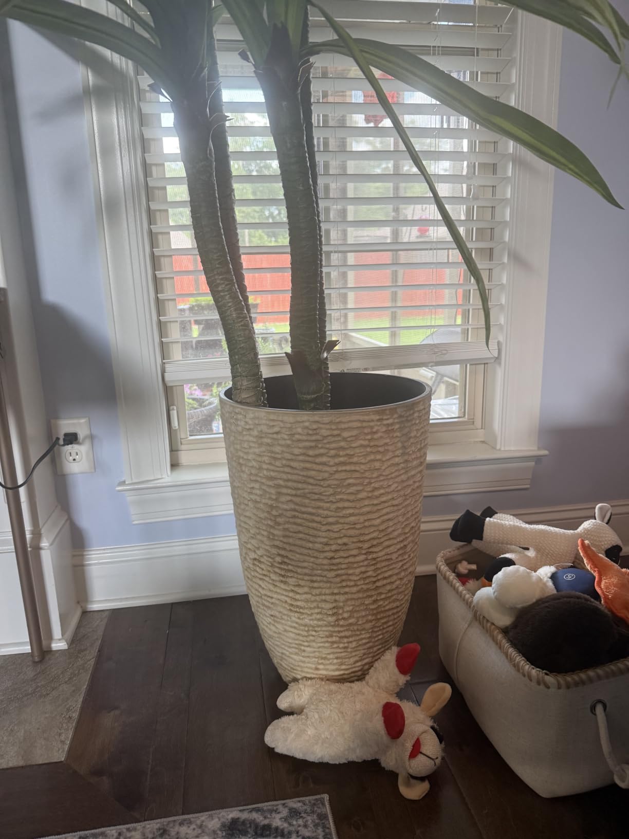 Worth 9 Gallon Tall Round Planters Set of 2 - 14