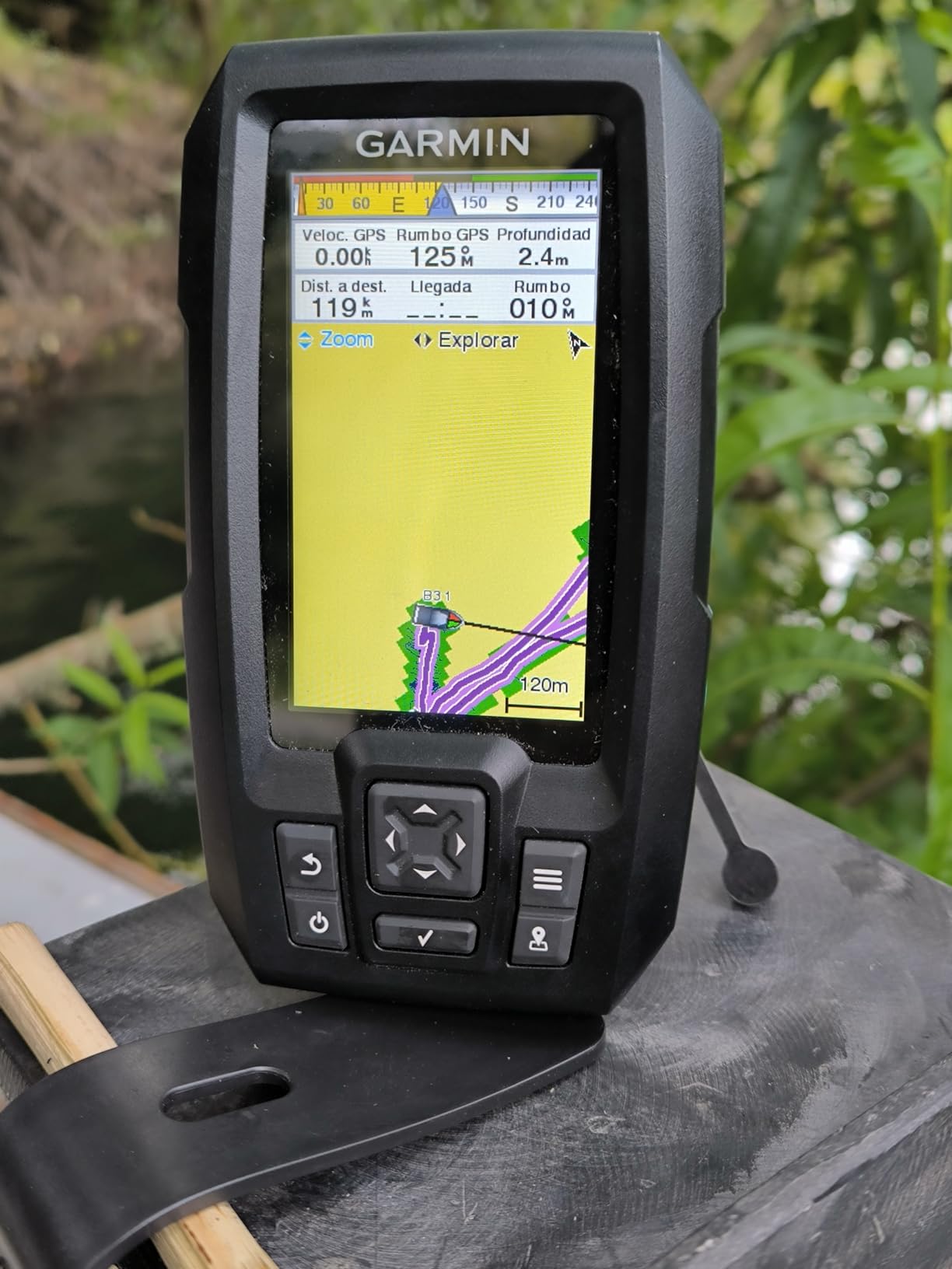 Garmin Striker Vivid 4cv Fishfinder with Transducer - 4-inch LCD Display - Easy-to-Use Scanning Sonar - Color Palettes (010-02550-00) customer photo 1
