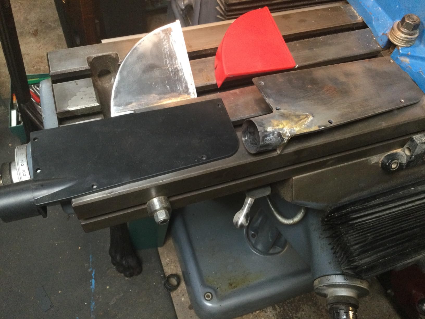 BUCKTOOL Pro 1HP Bench Belt Sander for Metal Working, 4 x 36 in Belt and 8 in Disc Sander (BD4801-M) customer photo 1