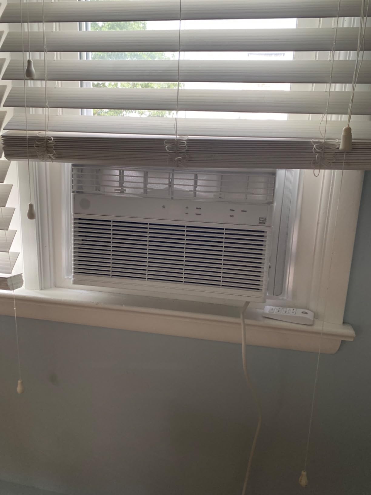 GE Window Air Conditioner 8000 BTU, Wi-Fi Enabled, Energy-Efficient Cooling for Medium Rooms, 8K BTU Window AC Unit with Easy Install Kit, Control Using Remote or Smartphone App customer photo 1