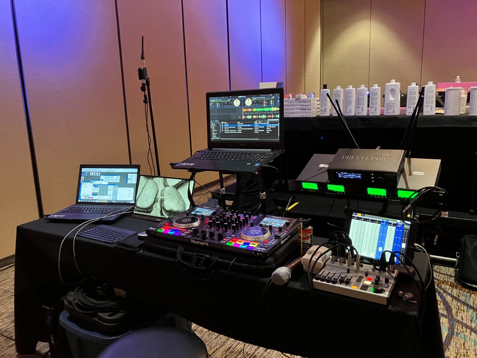 Behringer FLOW 8 8-Input Digital Mixer with Bluetooth Audio and App Control, 60 mm Channel Faders, 2 FX Processors and USB/Audio Interface customer photo 1