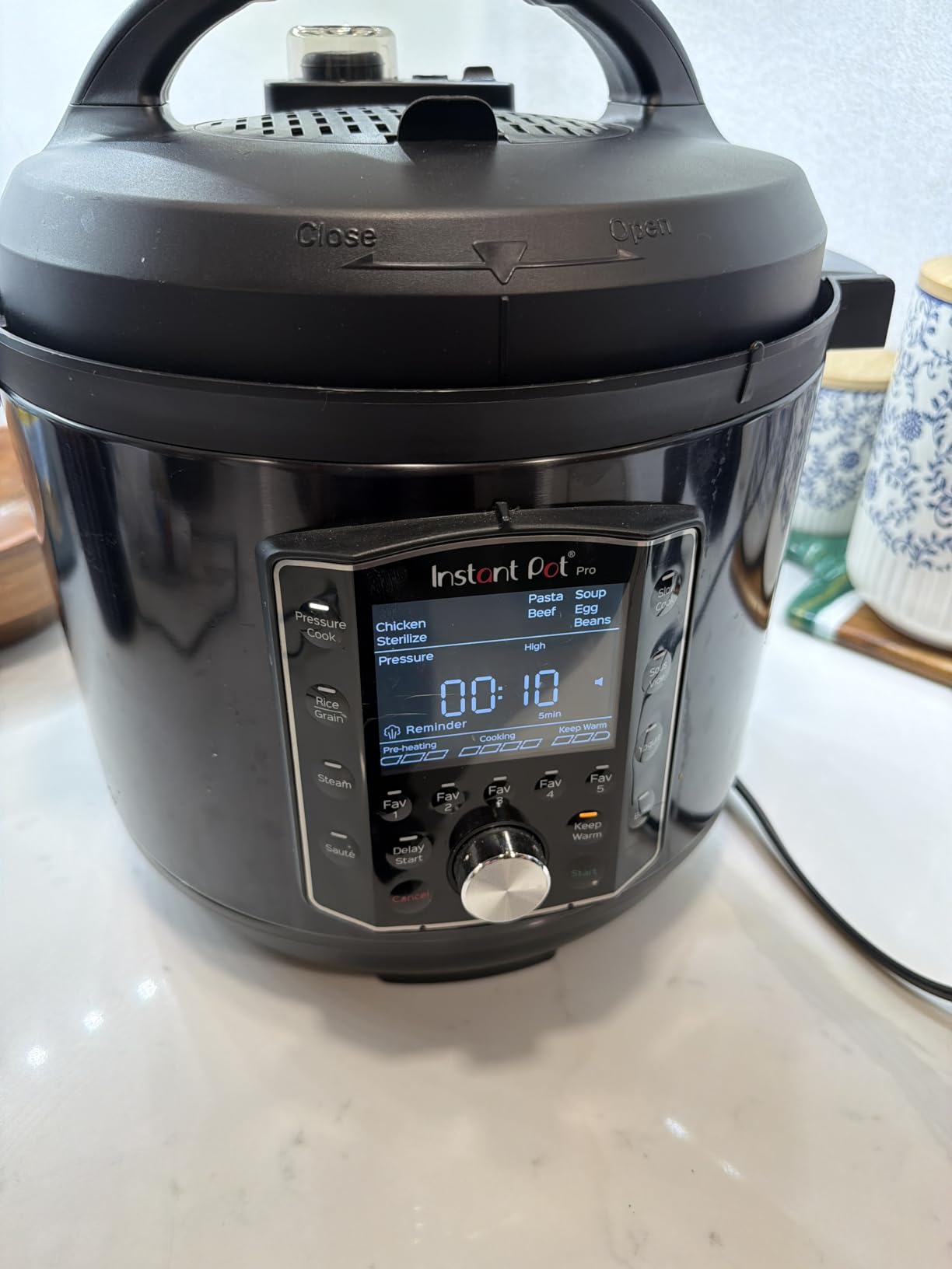 Instant Pot Pro (8 QT) 10-in-1 Pressure Cooker, Slow Cooker, Rice/Grain Cooker, Steamer, Saute, Sous Vide, Yogurt Maker, Sterilizer, and Warmer, Includes App with Over 800 Recipes, Black customer photo 1