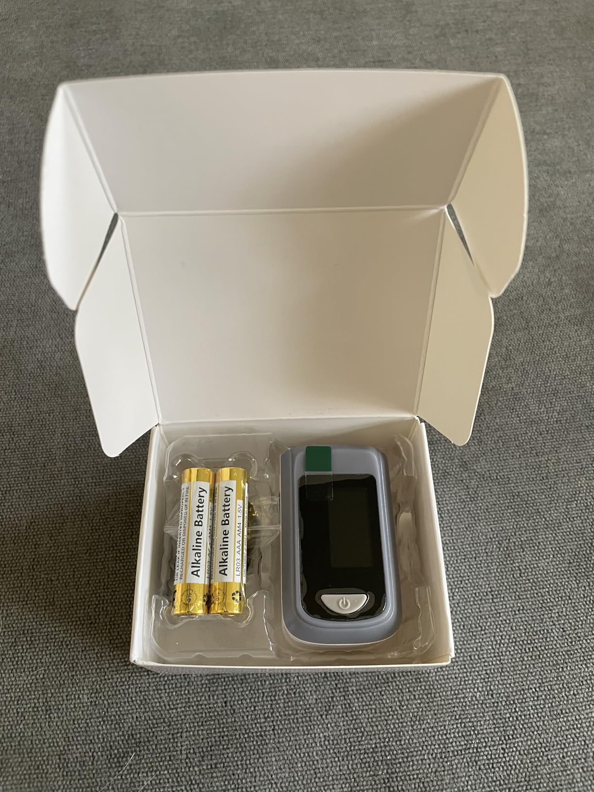Fingertip Pulse Oximeter Blood Oxygen Saturation Monitor Pulse Ox, Heart Rate and Fast Spo2 Reading Oxygen Meter with OLED Screen Included Lanyard and 2 X AAA Batteries customer photo 2