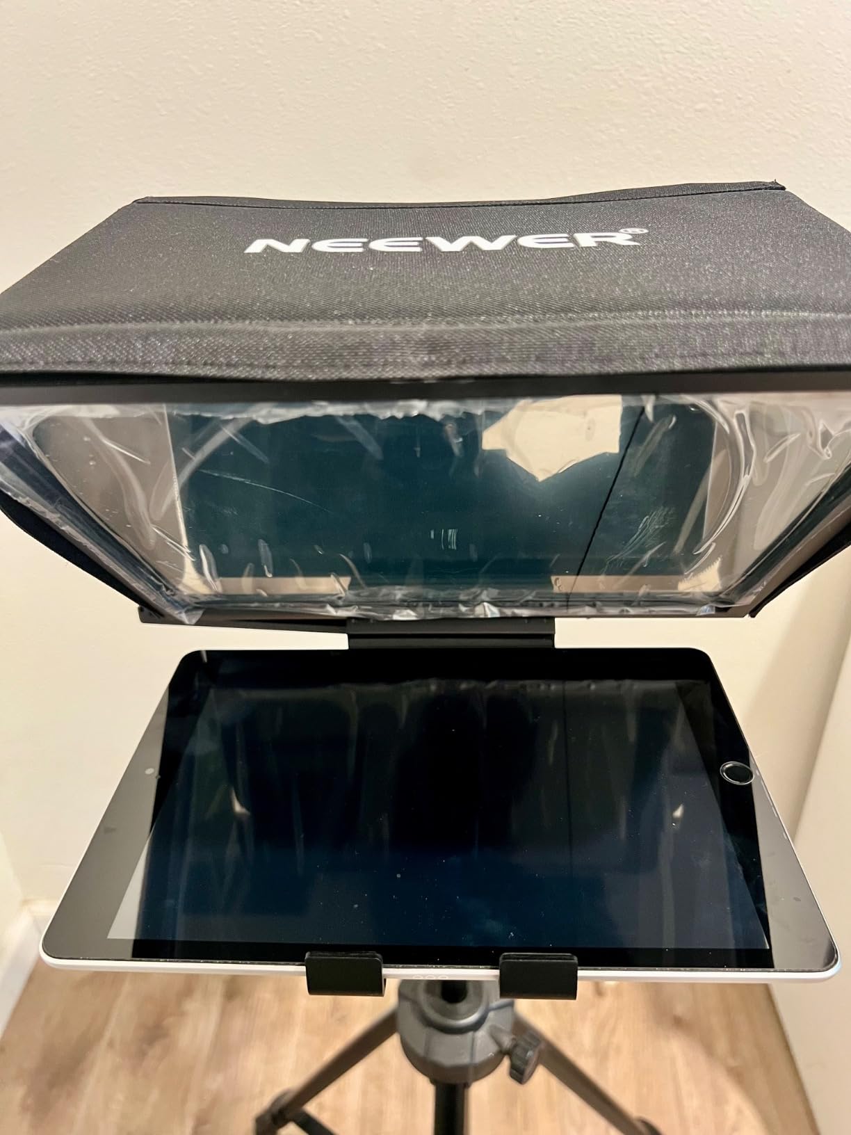 NEEWER X12 14 Inch Aluminum Alloy Teleprompter for iPad Tablet Phone Camera | With Remote Control, Carry Case, APP Compatible with iOS/Android, for DSLR, Online Teaching, Vlogger, Live Streaming customer photo 2